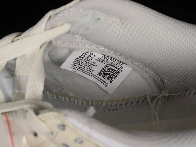 All categories Nk SB Dunk series Nk SB Dunk Low low-top sneakers F version Nk Dunk Low Valentine's Day limited SB low-top sports and leisure sneakers DD1503-117